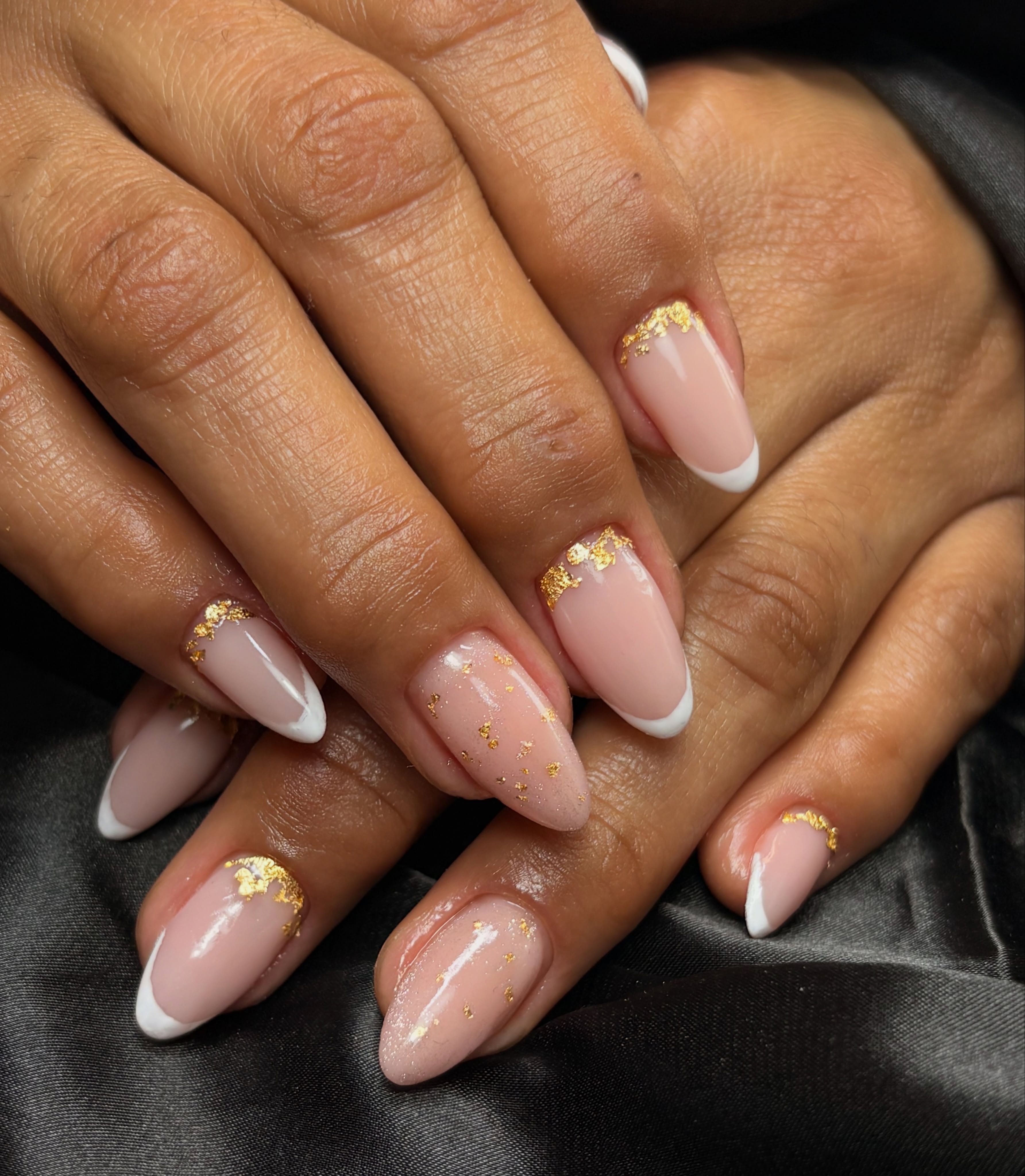 French manicure met gouden folie op korte nagels